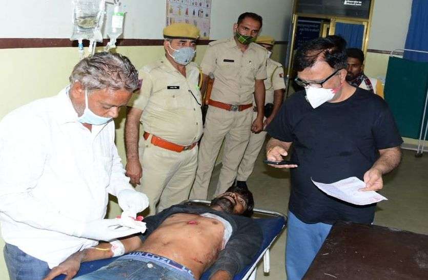 सुरसुरा में ढाबे पर हुई फायरिंग, युवक के पेट में लगी गोली, हमले की वजह बताई आपसी रंजिश सुरसुरा में ढाबे पर हुई फायरिंग, युवक के पेट में लगी गोली, हमले की वजह बताई आपसी रंजिश