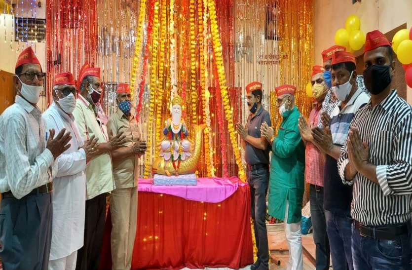 चेटीचंड की पूर्व संध्या पर सजे झूलेलाल मंदिर चेटीचंड की पूर्व संध्या पर सजे झूलेलाल मंदिर