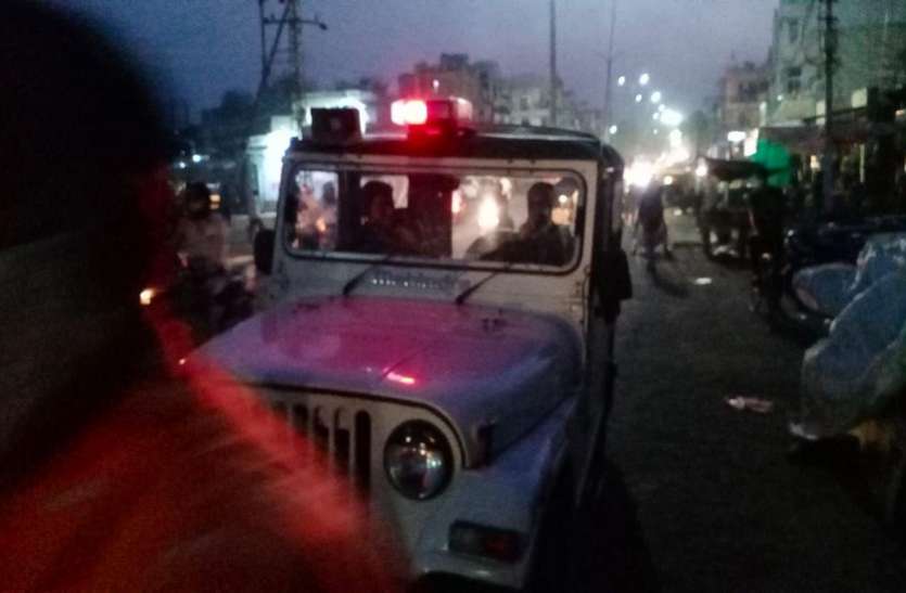 कोरोना कहर के बीच कैफे में बिना मास्क चल रही थी रंगारंग पार्टी कोरोना कहर के बीच कैफे में बिना मास्क चल रही थी रंगारंग पार्टी