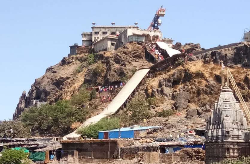 कोरोना संक्रमण का आस्था पर असर: गुजरात में एक बार फिर से बंद होने लगे मंदिरों के कपाट कोरोना संक्रमण का आस्था पर असर: गुजरात में एक बार फिर से बंद होने लगे मंदिरों के कपाट
