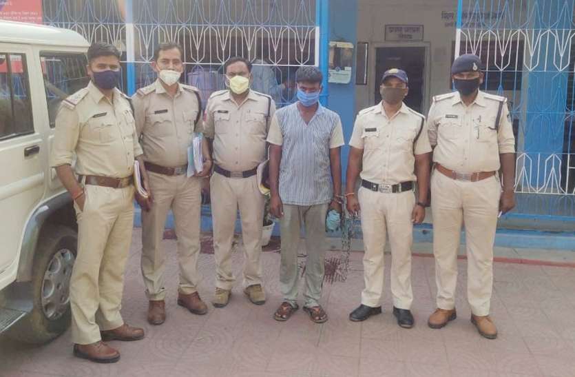 Action taken on the instruction of Singrauli SP चोरी व लूट के प्रकरण में इनामी आरोपी गिरफ्तार, जानिए पुलिस कैसे पकड़ा