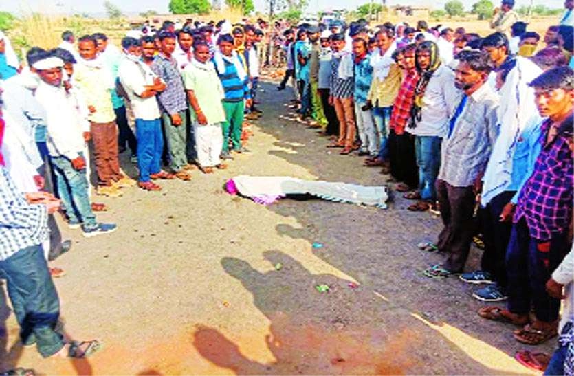 बजरी भरी ट्रैक्टर-ट्रॉली ने मारी दम्पती को टक्कर, पति की मौत बजरी भरी ट्रैक्टर-ट्रॉली ने मारी दम्पती को टक्कर, पति की मौत
