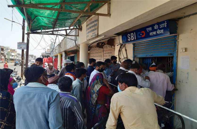 Negligence starts as soon as the market opens बाजार खुलते ही लापरवाही शुरू, भूल गए कोरोना गाइडलाइन