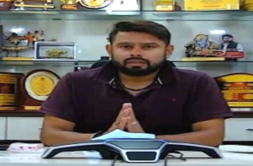 विधायक ने CM से कहा, साहब रेमडेसिविर इंजेक्शन नहीं मिल रही, कोरोना रिपोर्ट भी मिल रही देरी से, क्या करें ? विधायक ने CM से कहा, साहब रेमडेसिविर इंजेक्शन नहीं मिल रही, कोरोना रिपोर्ट भी मिल रही देरी से, क्या करें ?