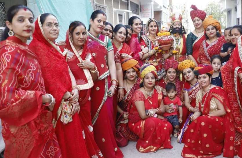 गणगौर पूजन में सजी गवर-ईसर की झांकियां गणगौर पूजन में सजी गवर-ईसर की झांकियां