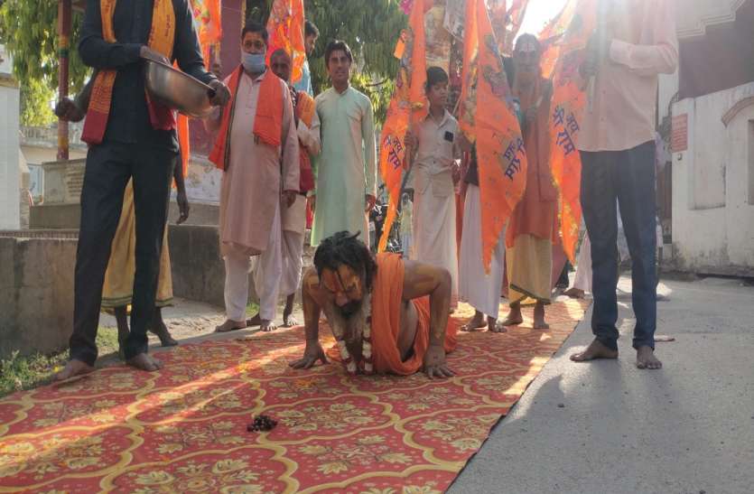 Covid मुक्त भारत को लेकर परमहंस दास का अनुष्ठान Covid मुक्त भारत को लेकर परमहंस दास का अनोखा अनुष्ठान