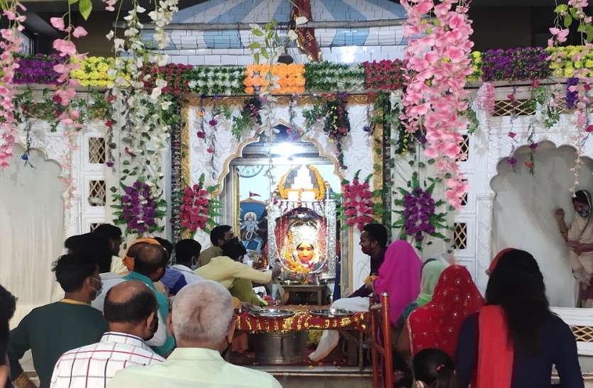 अयोध्या के प्रसिद्ध शक्तिपीठ छोटी देवकाली मंदिर में सिंदूर चढ़ाए जाने पर लगा प्रतिबंध बड़ी खबर : अयोध्या के प्रसिद्ध शक्तिपीठ छोटी देवकाली मंदिर में सिंदूर चढ़ाए जाने पर लगा प्रतिबंध