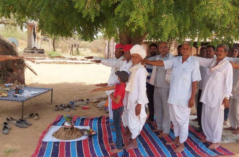 किसानों ने रसायन का प्रयोग रोकने व जैविक खेती का लिया संकल्प किसानों ने रसायन का प्रयोग रोकने व जैविक खेती का लिया संकल्प