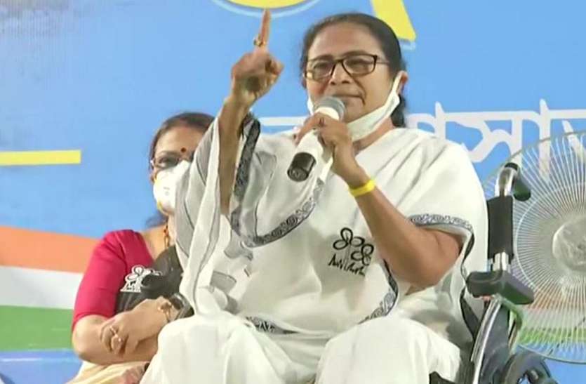 mamta_banerjee.jpeg West Bengal Assembly Elections 2021: ममता बोलीं- मैं स्ट्रीट फाइटर हूं.. बंगाल को गुजरात नहीं बनने देंगे