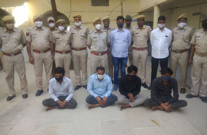 एमपी के गिरोह ने पार किए थे 10 लाख रुपए, देश में अब तक कर चुके 100 से ज्यादा वारदात एमपी के गिरोह ने पार किए थे 10 लाख रुपए, देश में अब तक कर चुके 100 से ज्यादा वारदात
