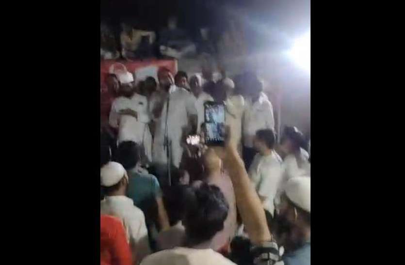 screenshot_from_2021-04-13_04-19-47.jpg सपा विधायकों ने हजारों लोगों के साथ बिना मास्क लगाए की जनसभा, वीडियो सोशल मीडिया पर वायरल