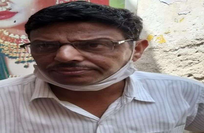 sm.jpg VIDEO: बाइक के सामने एक युवक आया और पीछे से गायब हो गए चार लाख रुपए