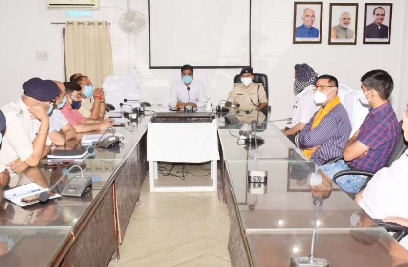 Singrauli collector assured religious leaders to stop corona infection धर्म गुरुओं ने दिलाया भरोसा, कोरोना संक्रमण रोकने निभाएंगे जिम्मेदारी