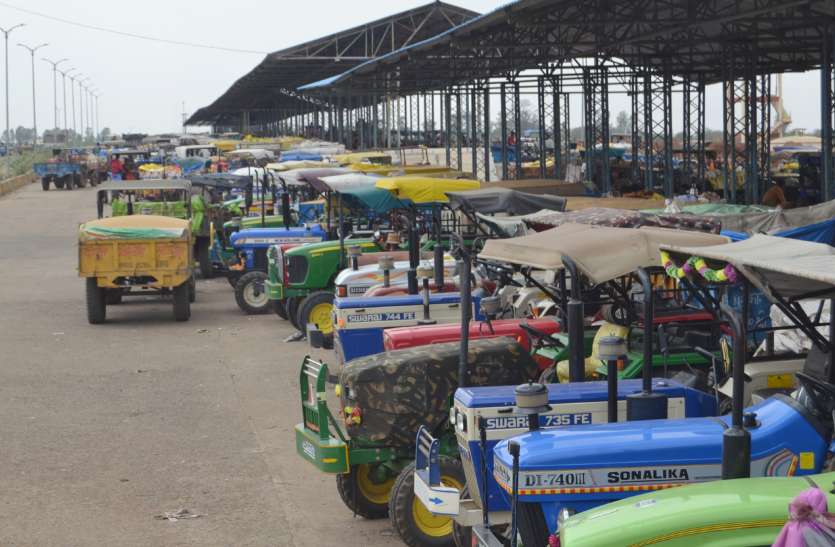 Farmers upset: नई मंडी में पानी और उजाले की नहीं व्यवस्था, व्यापारियों ने जताया विरोध Farmers upset: नई मंडी में पानी और उजाले की नहीं व्यवस्था, व्यापारियों ने जताया विरोध