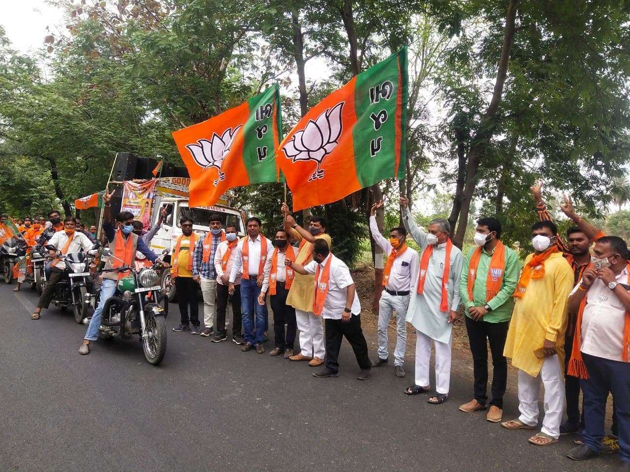 Gujarat, BJP, Election , Bike Rally, Morvahadaf Assembly Seat - Gujarat:  इन्हें कोरोना का कोई डर नहीं | Patrika News