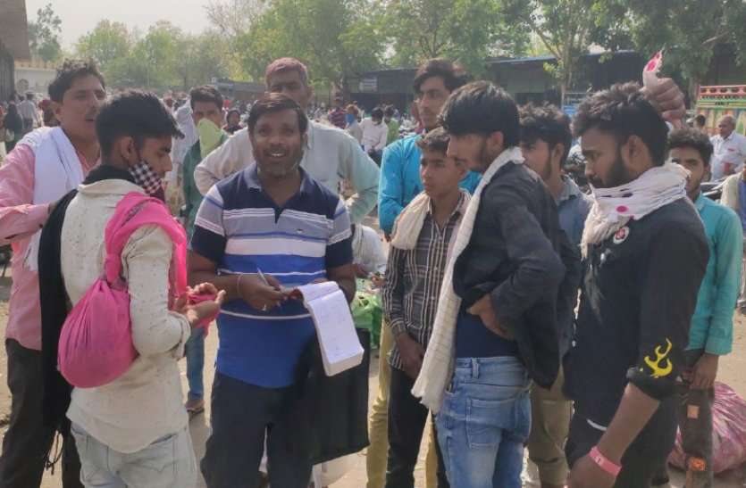 Corona In Alwar: Negligence People Does Not Wearing Mask In Alwar राजस्थान में यहां विकराल रूप ले रहा कोरोना, फिर भी लापरवाही कर रहे लोग, बाजार में भीड़ और मास्क भी नहीं