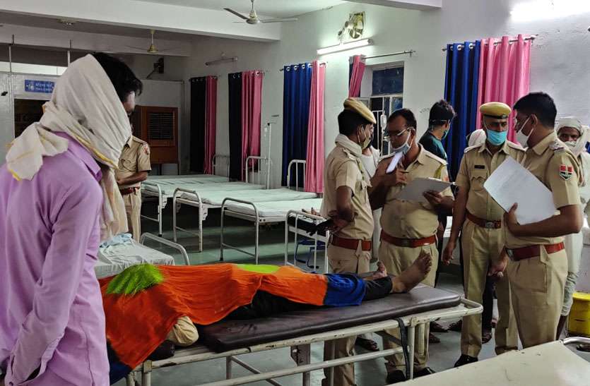 दो मोटरसाइकिल भिडऩे से दम्पती की मौत दो मोटरसाइकिल भिडऩे से दम्पती की मौत