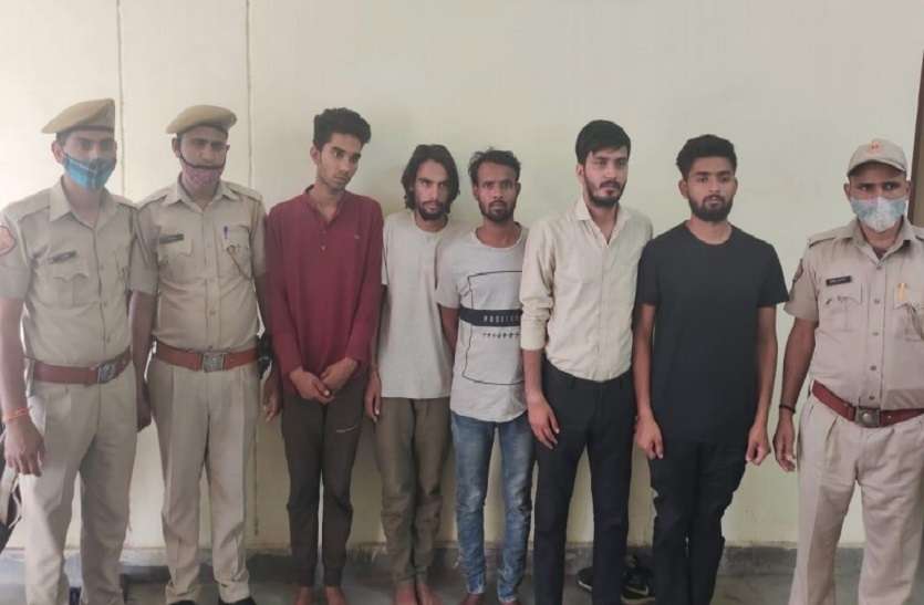साथी की हत्या कर शव को भरतपुर में नाले में पटका साथी की हत्या कर शव को भरतपुर में नाले में पटका