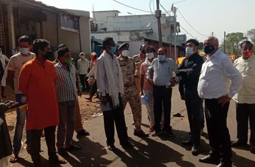 Shopkeepers give goods to buyers only when they come with masks मास्क लगाकर आएं तभी खरीदारों को सामान दें दुकानदार