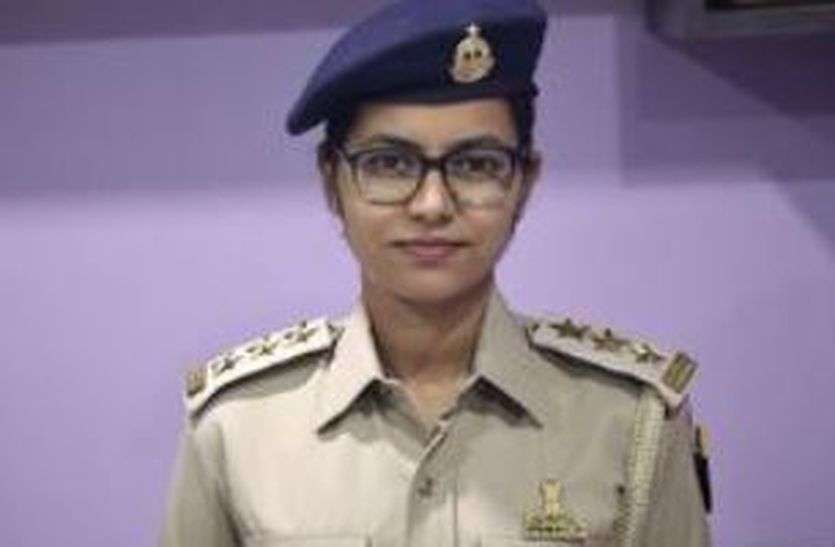 कई कंपनियों के ऑफर छोडऩे पर इंटेलीजेंस ब्यूरो में मिला ऑफिसर का पद कई कंपनियों के ऑफर छोडऩे पर इंटेलीजेंस ब्यूरो में मिला ऑफिसर का पद