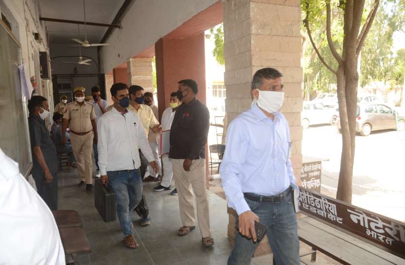 ACB trap in ajmer ACB TRAP: दोनों निलंबित सदस्यों का इंतजार, चैंबर से निकलेंगे राज