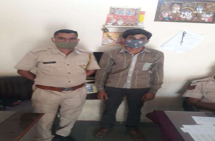 जाको राखे साइयां...पत्नी की हत्या करने की मंशा से उसे कुएं में धकेला था,किस्मत से वह बच गई,आरोपी पति गिरफ्तार जाको राखे साइयां...पत्नी की हत्या करने की मंशा से उसे कुएं में धकेला था,किस्मत से वह बच गई,आरोपी पति गिरफ्तार