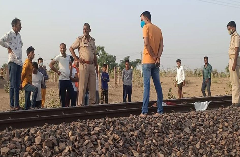 परिजन शादी से खुश नहीं थे घर वाले, इसलिए दे दी जान परिजन शादी से खुश नहीं थे घर वाले, इसलिए दे दी जान