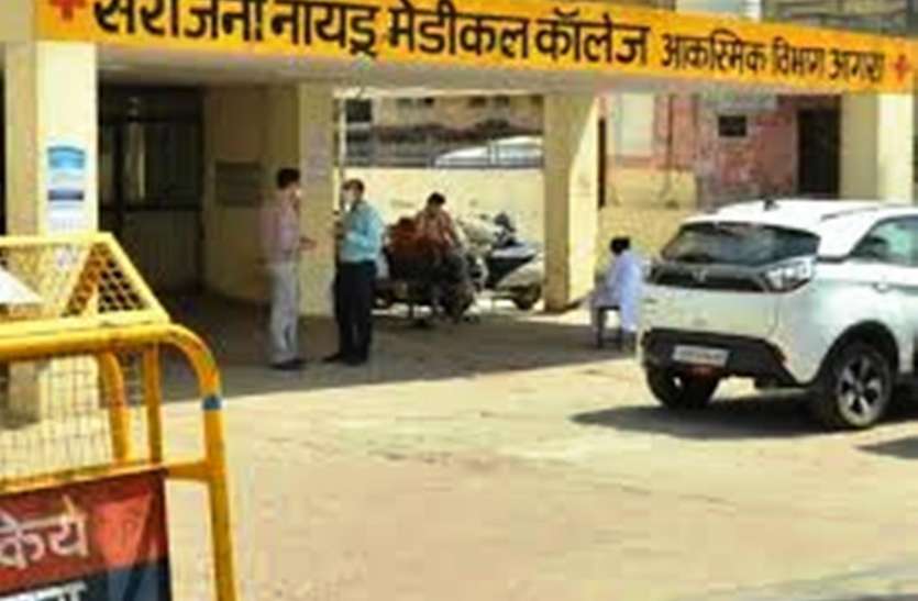 SN Medical College Agra आगरा में कोरोना: एसएन मेडिकल कॉलेज में ओपीडी बंद, फोन के जरिए लीजिए परामर्श