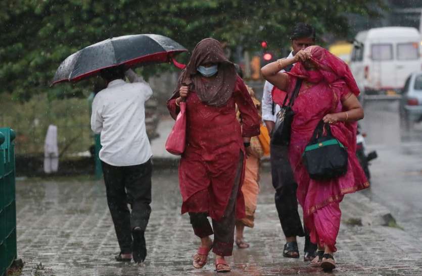 unseasonable_rain.jpg बेंगलूरु में राहत बनकर बरसे बदरा