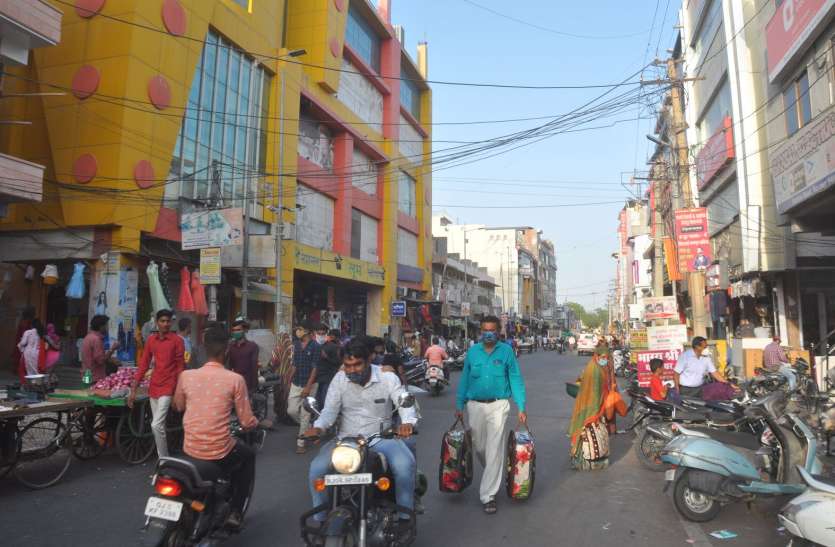 बाड़मेर में कपड़ों की दुकानों पर महिला पुलिस की होगी तैनाती बाड़मेर में कपड़ों की दुकानों के आसपास महिला पुलिस होगी तैनात