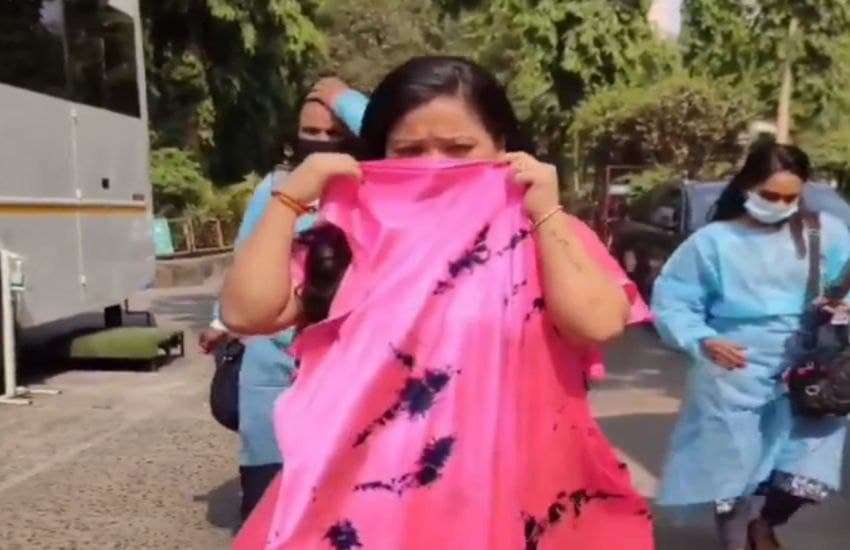 Bharti Singh Trolled For Not Putting Mask On Face And Teaching Others म स क न लग न क ब द ड र स उठ कर भ रत स ह न ढ क अपन म ह ल ग न क य ट र ल Patrika News