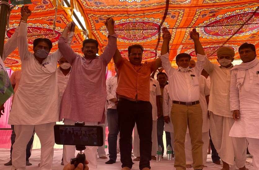हर गांव, वार्ड और बूथ से मनोज के पक्ष में करें ज्यादा से ज्यादा मतदान: भाटी हर गांव, वार्ड और बूथ से मनोज के पक्ष में करें ज्यादा से ज्यादा मतदान: भाटी