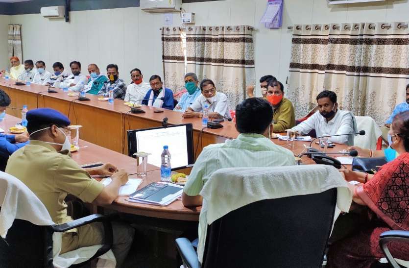 Monitor people entering the boundaries of the district जिले की सीमाओं में प्रवेश करने वाले लोगों की करें निगरानी