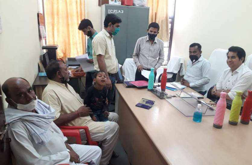 अनाथ बालक को मिला सरकार का आसरा अनाथ बालक को मिला सरकार का आसरा