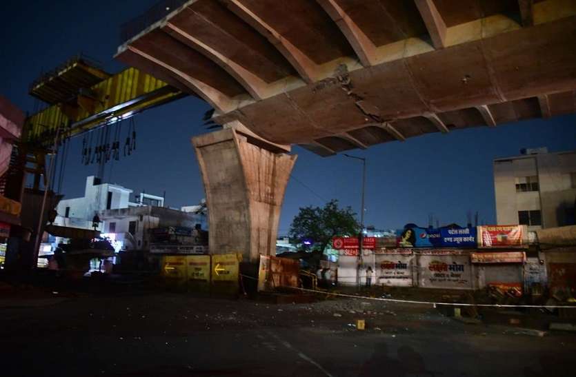 श्रीराम मंदिर के पास एलिवेटेड रोड पर वह स्थान जहां हादसा हुआ। डर के कारण 10 मीटर ऊंचाई से कूदा मजदूर