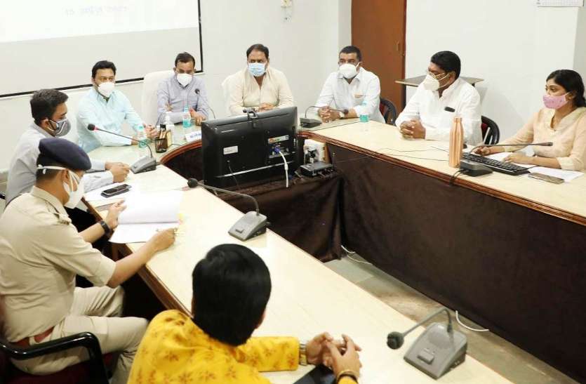 Crisis Management Group Meeting संकट प्रबंधन समूह की बैठक में कलेक्टर को फ्री हैंड, बढ़ सकता है कोरोना कर्फ्यू
