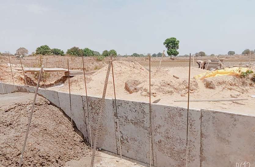 Farmers' crop will be drowned by dam construction डैम निर्माण से डूब जाएगी किसानों की फसल