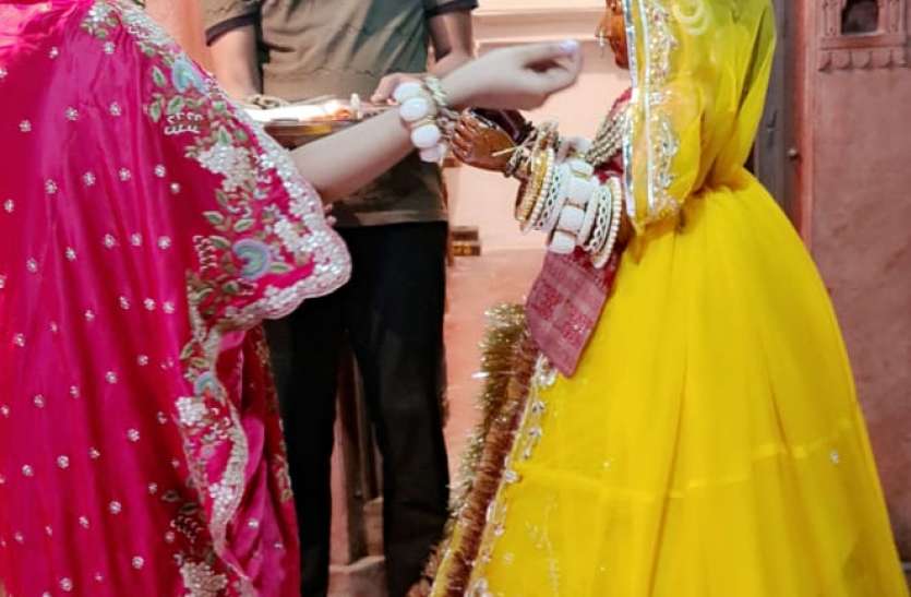 ‘नूवीं हवेली में पौढ़े गवरजा, खस-खस का पंखा’ ‘नूवीं हवेली में पौढ़े गवरजा, खस-खस का पंखा’