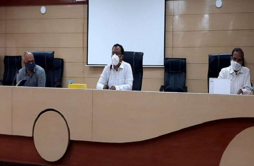 निजी अस्पतालों को 50 फीसदी बिस्तर सुरक्षित रखने के निर्देश निजी अस्पतालों को 50 फीसदी बिस्तर सुरक्षित रखने के निर्देश