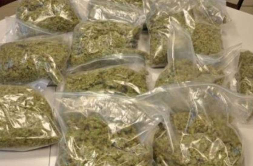 4-bihar-youths-arrested-for-smuggling-ganja-in-koraput-district.jpg ट्रक से हो रही थी गांजा तस्करी, पुलिस ने की बड़ी कार्रवाई