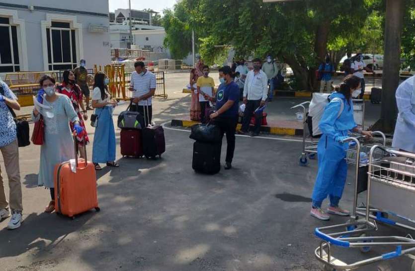 आसमां में भी कोरोना का खौफ आसमां में भी कोरोना का खौफ