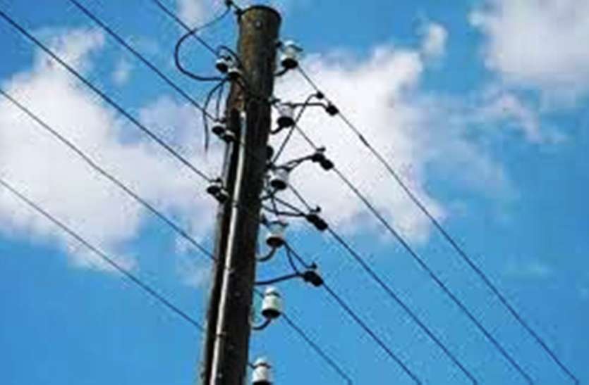 electric shock हाईटेंशन लाइन की चपेट में आई दिल्ली जा रही यात्रियों से भरी प्राइवेट बस, एमबीए छात्र की मौत