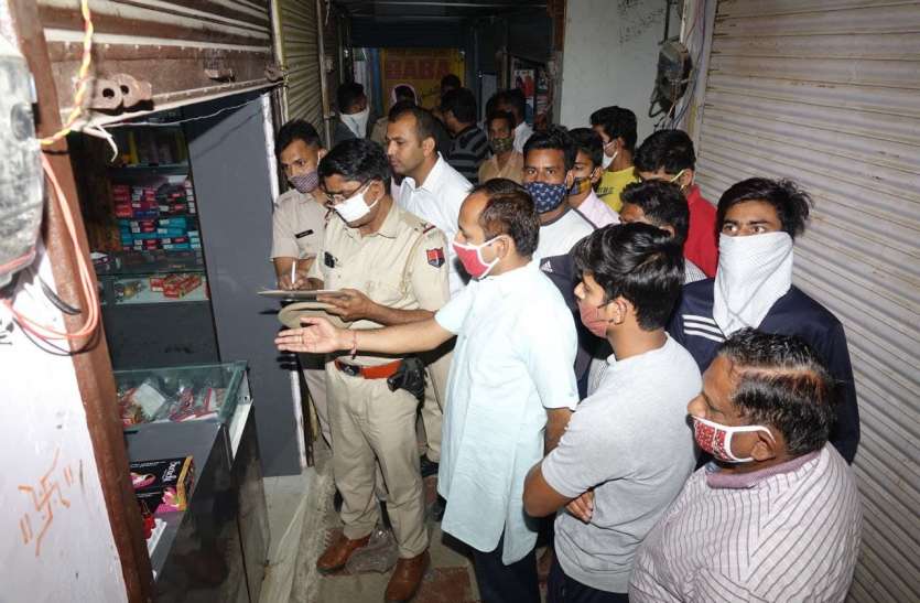 चोरों ने तीन दुकानों के तोड़े ताले, एक से ले गए माल चोरों ने तीन दुकानों के तोड़े ताले, एक से ले गए माल
