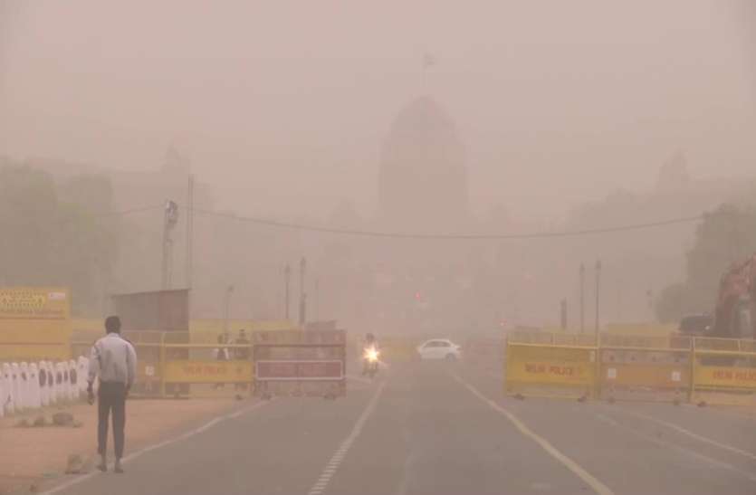 dust_storm_and_hailstorm_in_delhi.jpg दिल्ली में धूलभरा तूफान, कई जगहों पर हल्की बारिश के साथ ओलावृष्टि भी