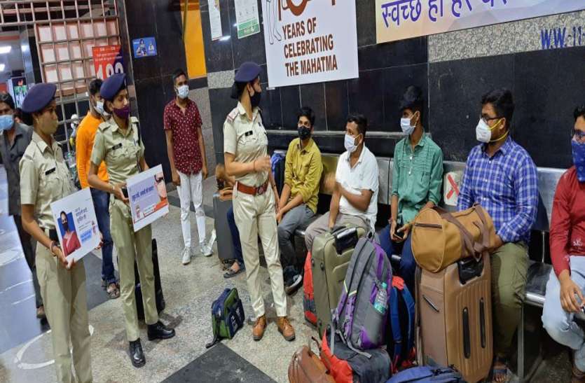 उत्तर रेलवे ने दिल्ली क्षेत्र के सभी प्रमुख स्टेशनों पर कोरोना जागरूकता अभियान की शुरूआत उत्तर रेलवे ने दिल्ली क्षेत्र के सभी प्रमुख स्टेशनों पर कोरोना जागरूकता अभियान की शुरूआत
