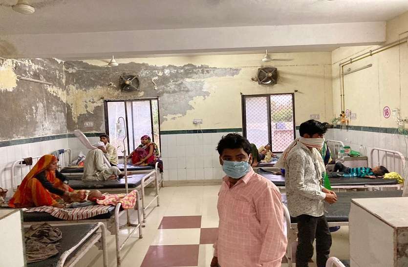 मौसम के बदलाव से वायरल बुखार की चपेट में आ रहे बच्चे मौसम के बदलाव से वायरल बुखार की चपेट में आ रहे बच्चे
