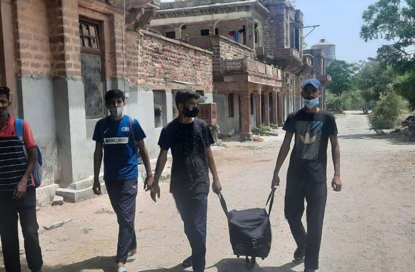 जेएनवीयू के छात्र-छात्राएं संक्रमित, छात्रावास खाली करने के आदेश जेएनवीयू के छात्र-छात्राएं संक्रमित, छात्रावास खाली करने के आदेश