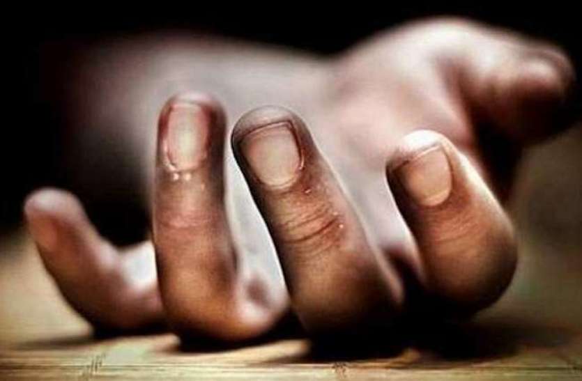 Quick Read: वोटिंग के बीच मतदानकर्मी और दो मतदाताओं की मौत Quick Read: वोटिंग के बीच मतदानकर्मी और दो मतदाताओं की मौत