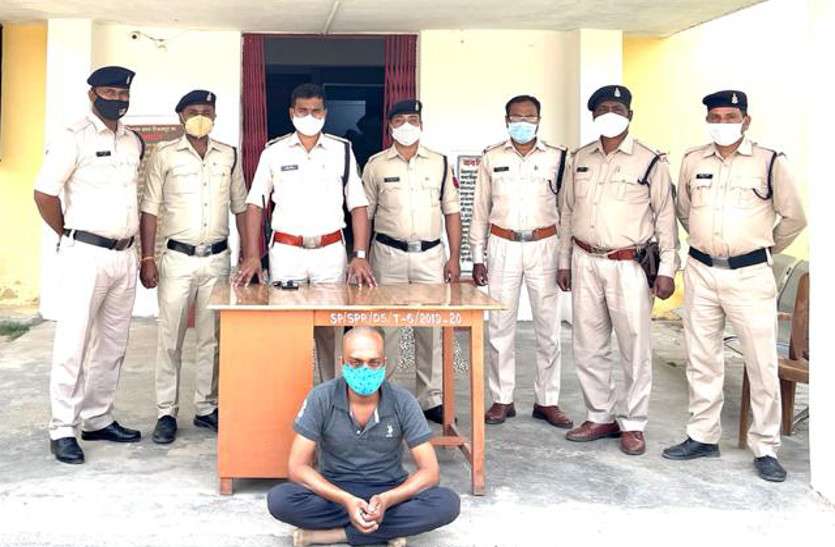 Blind murder case solved बेटे की इस करतूत से मां जमीन पर गिरी तो गमछे से घोंट दिया गला, थाने में बोला- ठीक नहीं था मां का चाल-चलन