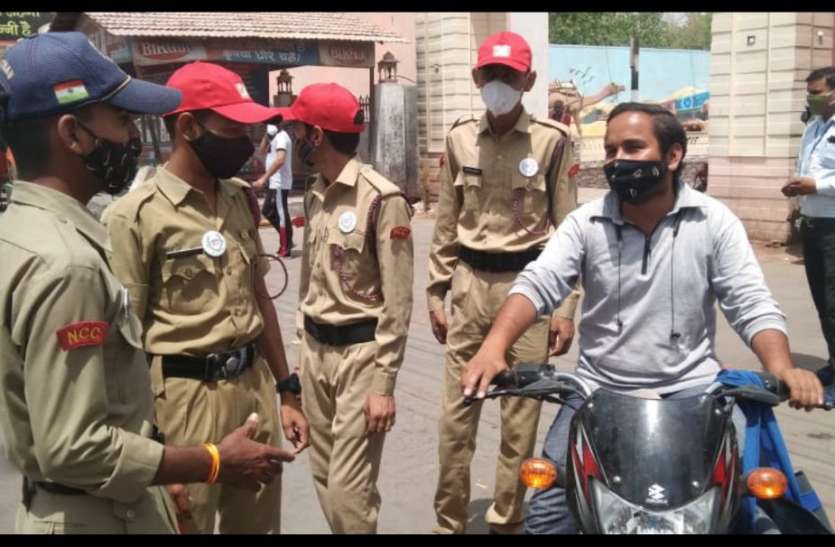 एनसीसी केडेट्स का जागरुकता अभियान शुक्रवार को भी रहा जारी एनसीसी केडेट्स का जागरुकता अभियान शुक्रवार को भी रहा जारी